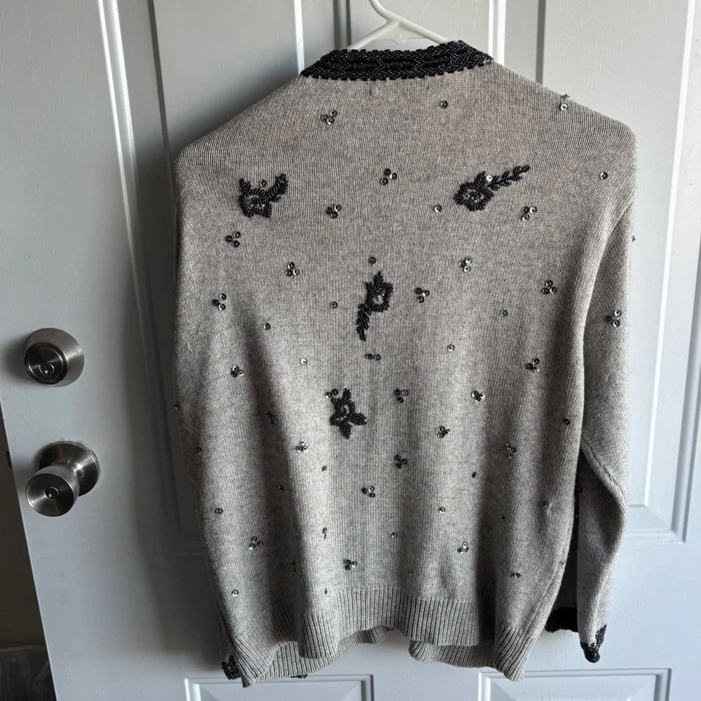 Vintage 85% Silk/15%Cashmere Floral beading/sequin Gray Cardigan Sweater